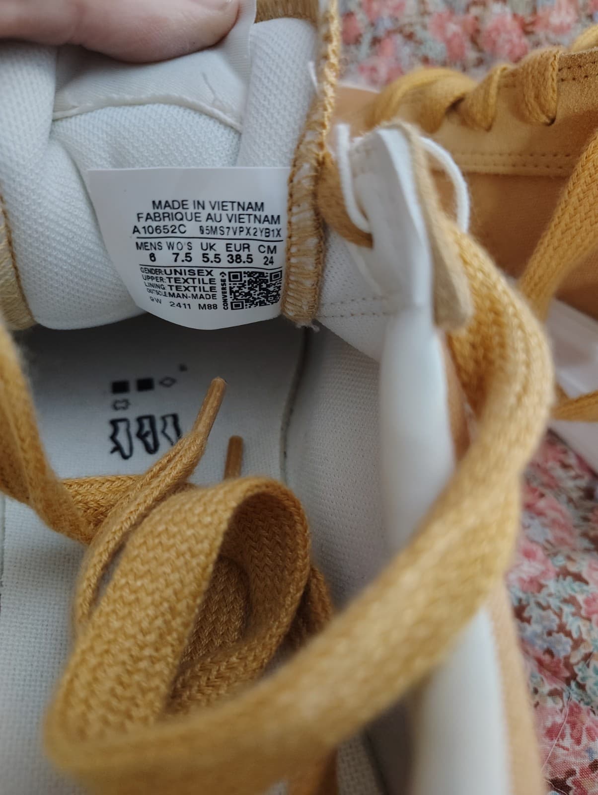 NEW Converse All Stars Mustard Yellow Platform Sneakers, Women's 7.5/Mens 6 - Thumbnail 7