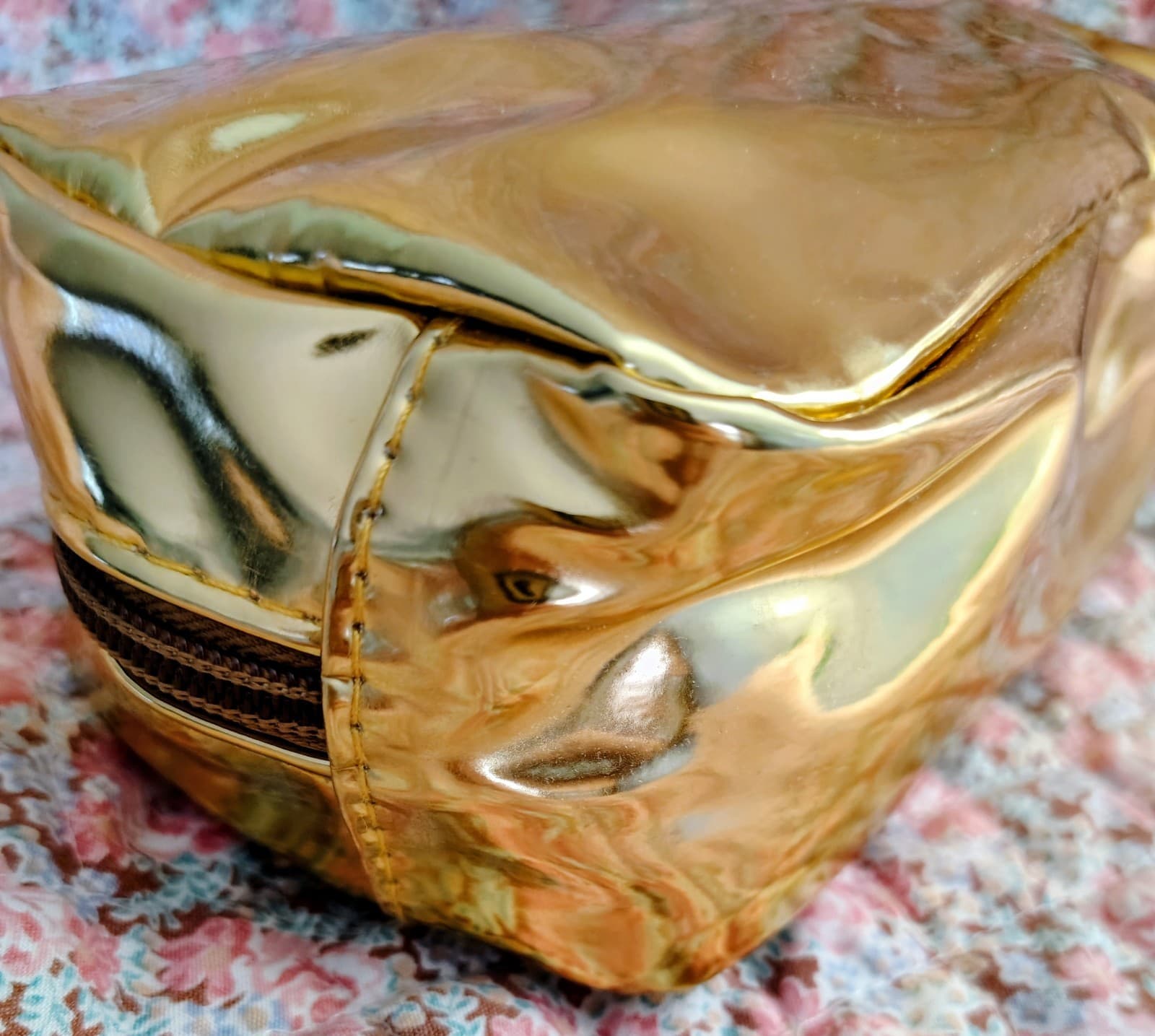 NWOT Gold Metallic Makeup Zipper, Beauty Brands - Thumbnail 3