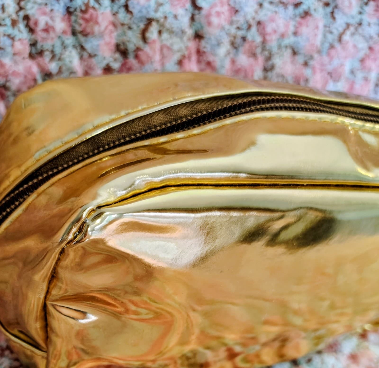 NWOT Gold Metallic Makeup Zipper, Beauty Brands - Thumbnail 2