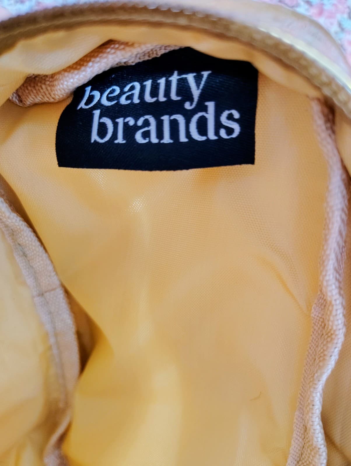NWOT Gold Metallic Makeup Zipper, Beauty Brands - Thumbnail 4