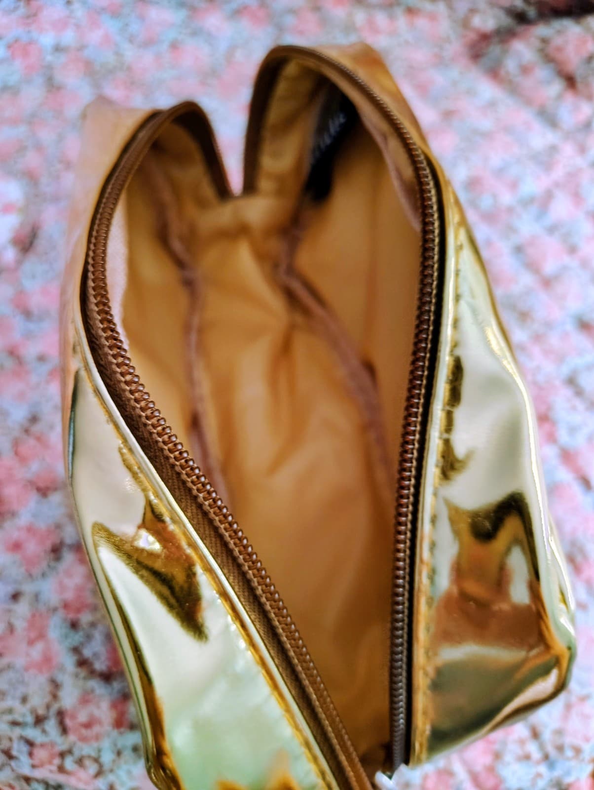 NWOT Gold Metallic Makeup Zipper, Beauty Brands - Thumbnail 5