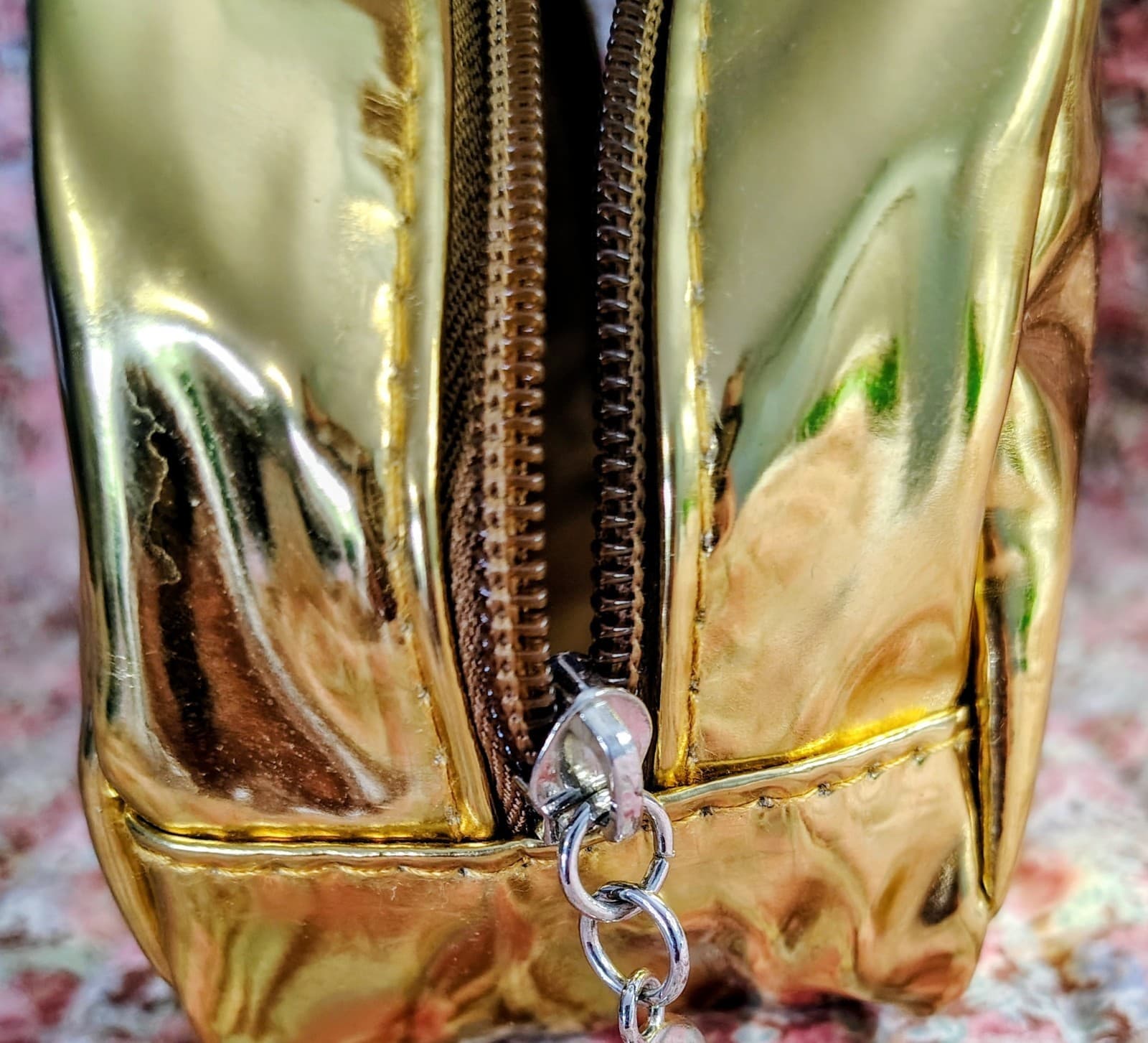 NWOT Gold Metallic Makeup Zipper, Beauty Brands - Thumbnail 6