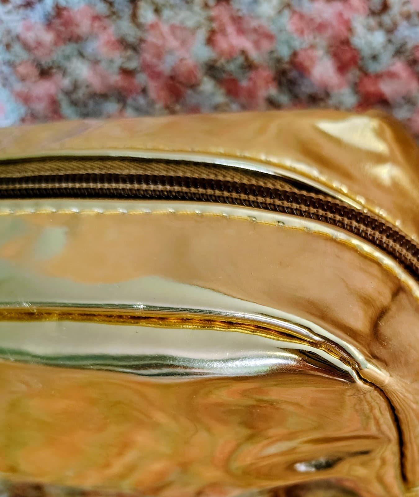 NWOT Gold Metallic Makeup Zipper, Beauty Brands - Thumbnail 7