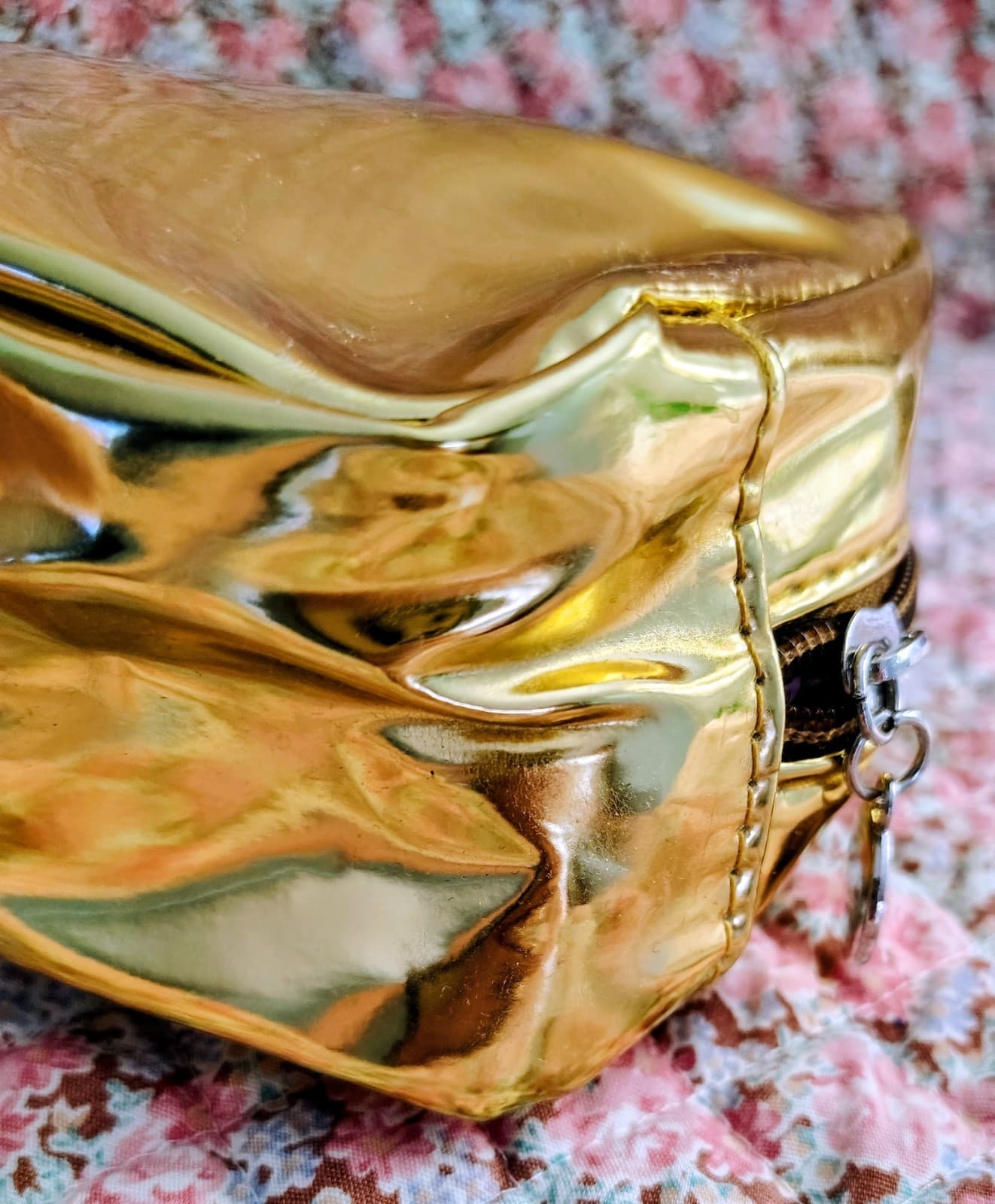 NWOT Gold Metallic Makeup Zipper, Beauty Brands - Thumbnail 10