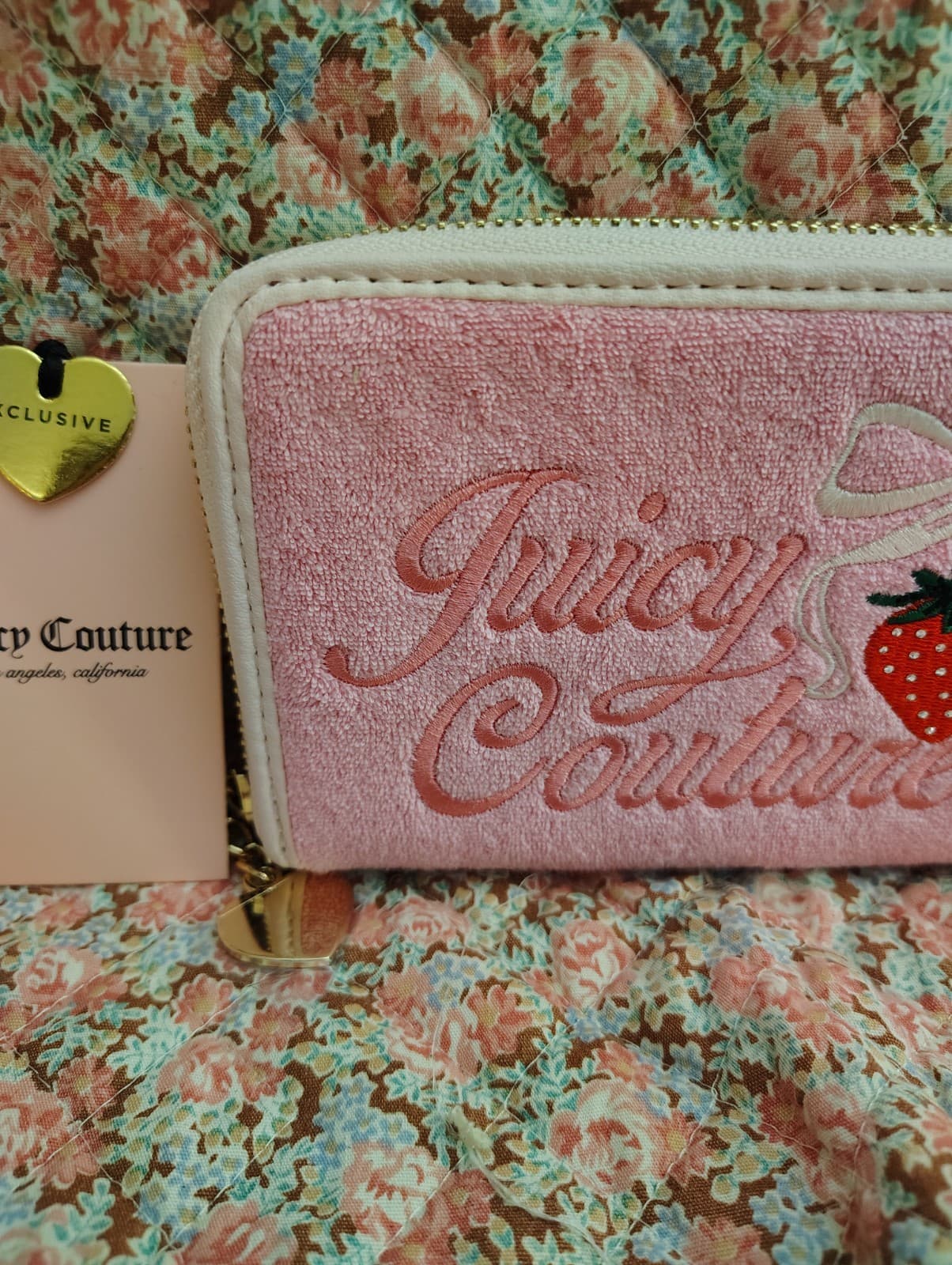 NEW JUICY COUTURE RETRO STRAWBERRY POWDER BLUSH WRISTLET WALLET