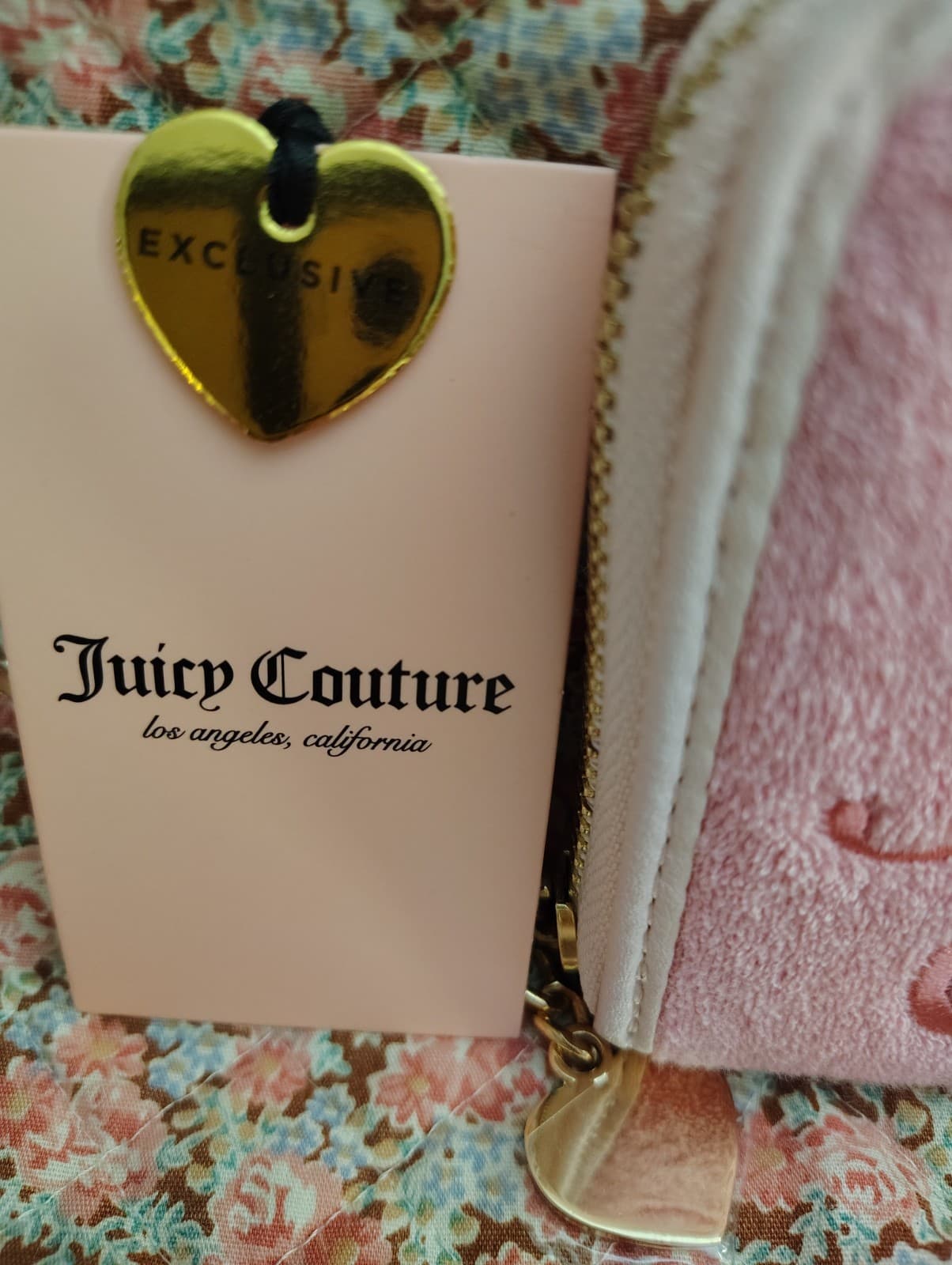 NEW JUICY COUTURE RETRO STRAWBERRY POWDER BLUSH WRISTLET WALLET - Thumbnail 3