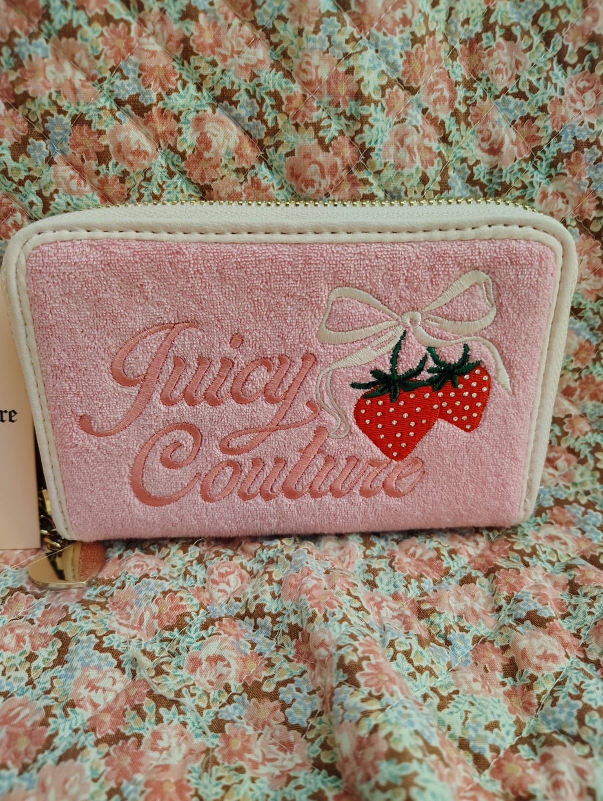 NEW JUICY COUTURE RETRO STRAWBERRY POWDER BLUSH WRISTLET WALLET - Thumbnail 4