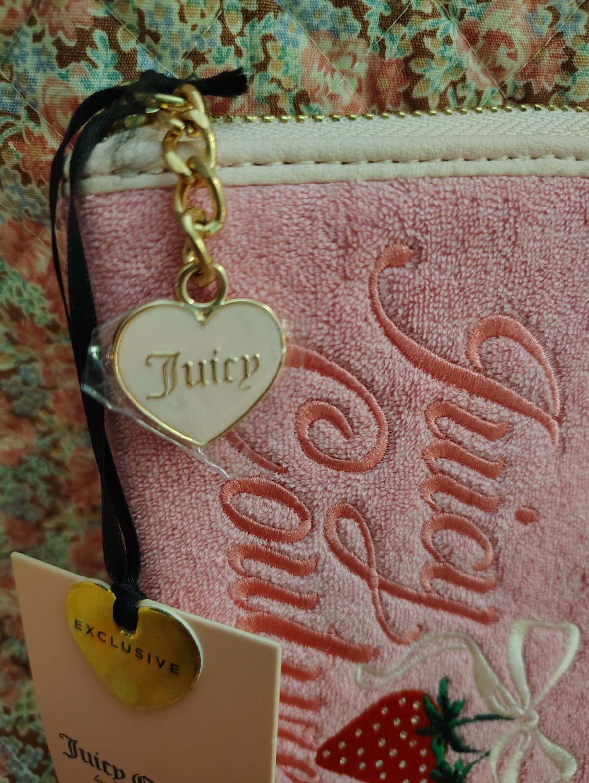 NEW JUICY COUTURE RETRO STRAWBERRY POWDER BLUSH WRISTLET WALLET - Thumbnail 5