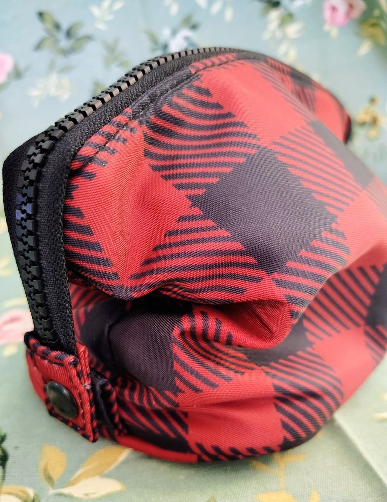 Maurices Red & Black Buffalo Plaid Toiletry Cosmetic Case NWOT - Thumbnail 5
