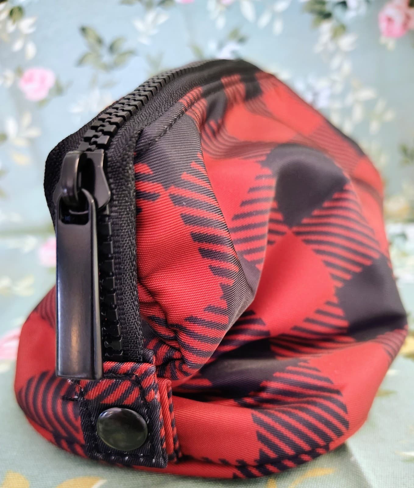 Maurices Red & Black Buffalo Plaid Toiletry Cosmetic Case NWOT - Thumbnail 2