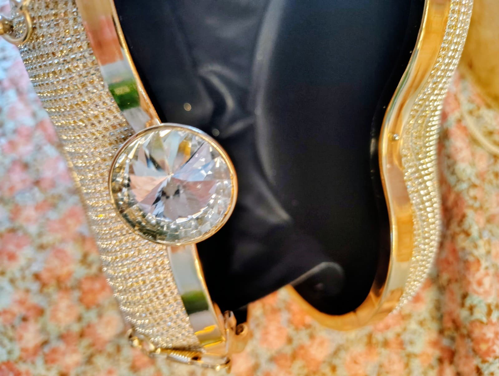 Gold Rhinestone Heart Shaped Clutch With Handle And Removable Chain Strap - Thumbnail 5