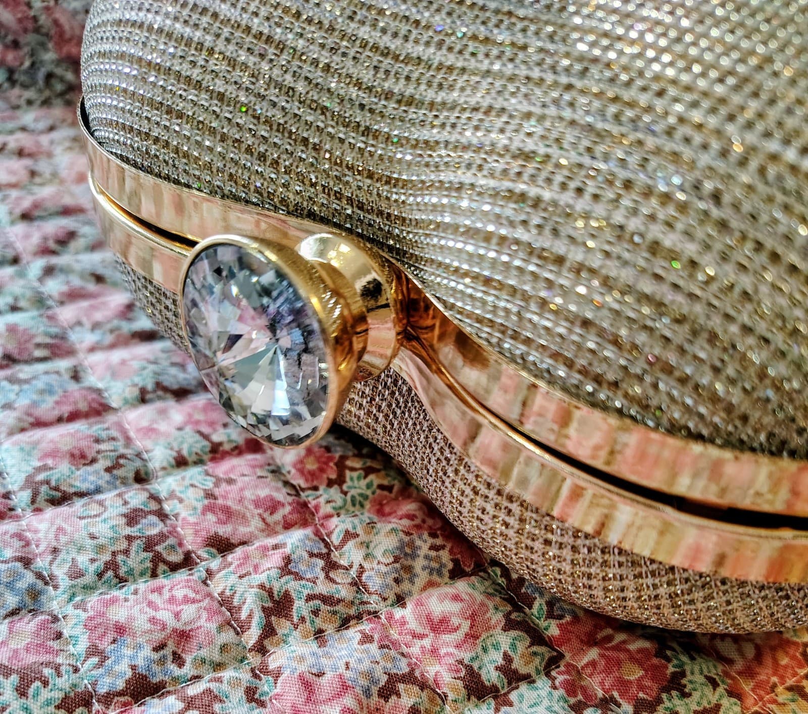 Gold Rhinestone Heart Shaped Clutch With Handle And Removable Chain Strap - Thumbnail 6