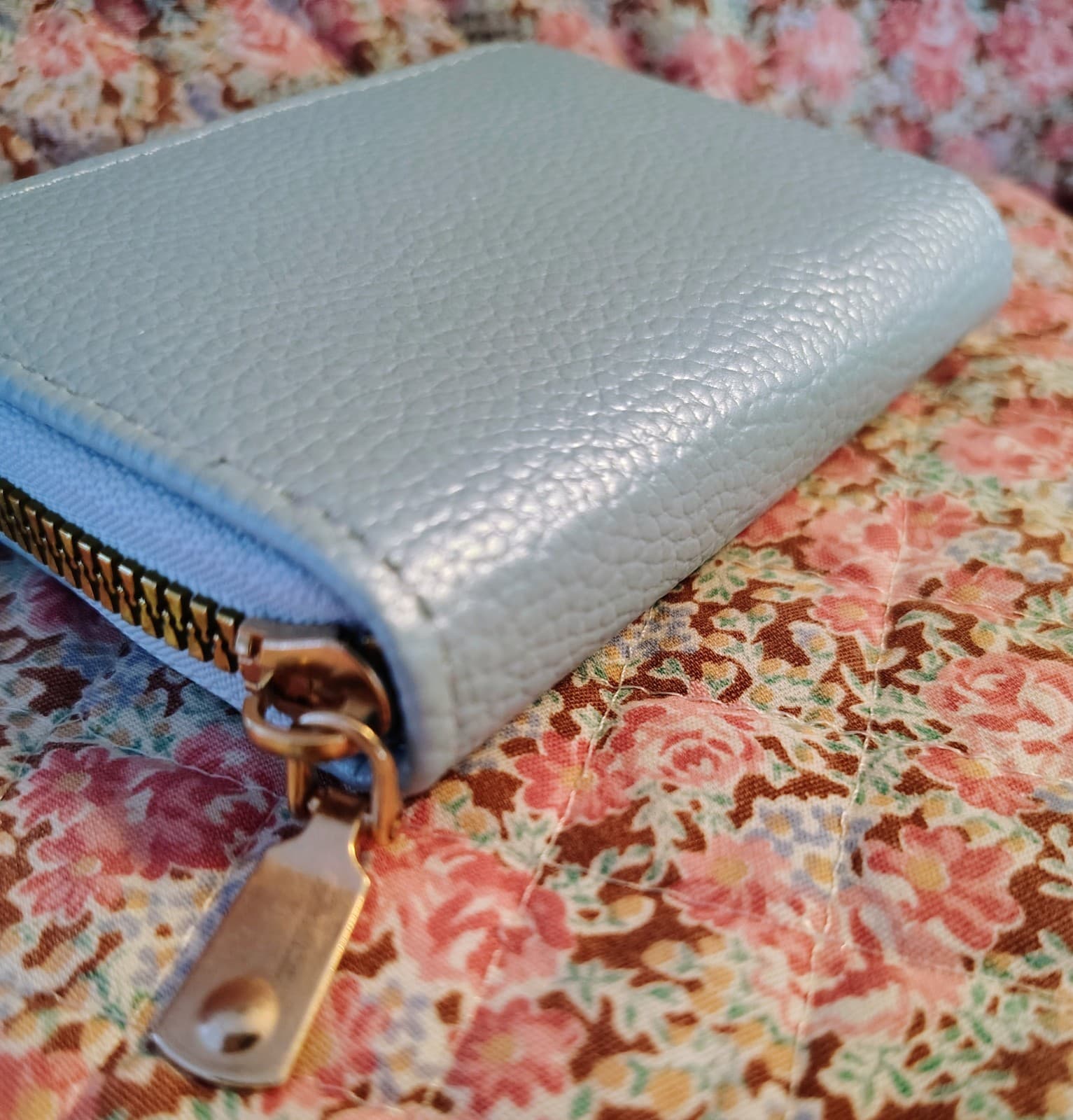 NWOT Faux Leather Baby Blue Card Holder - Thumbnail 4
