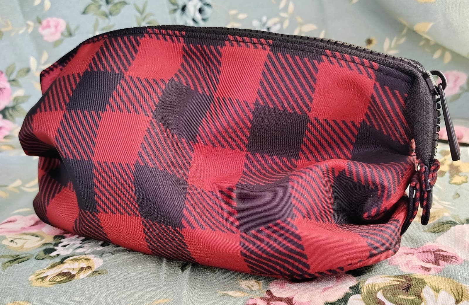 Maurices Red & Black Buffalo Plaid Toiletry Cosmetic Case NWOT - Thumbnail 3