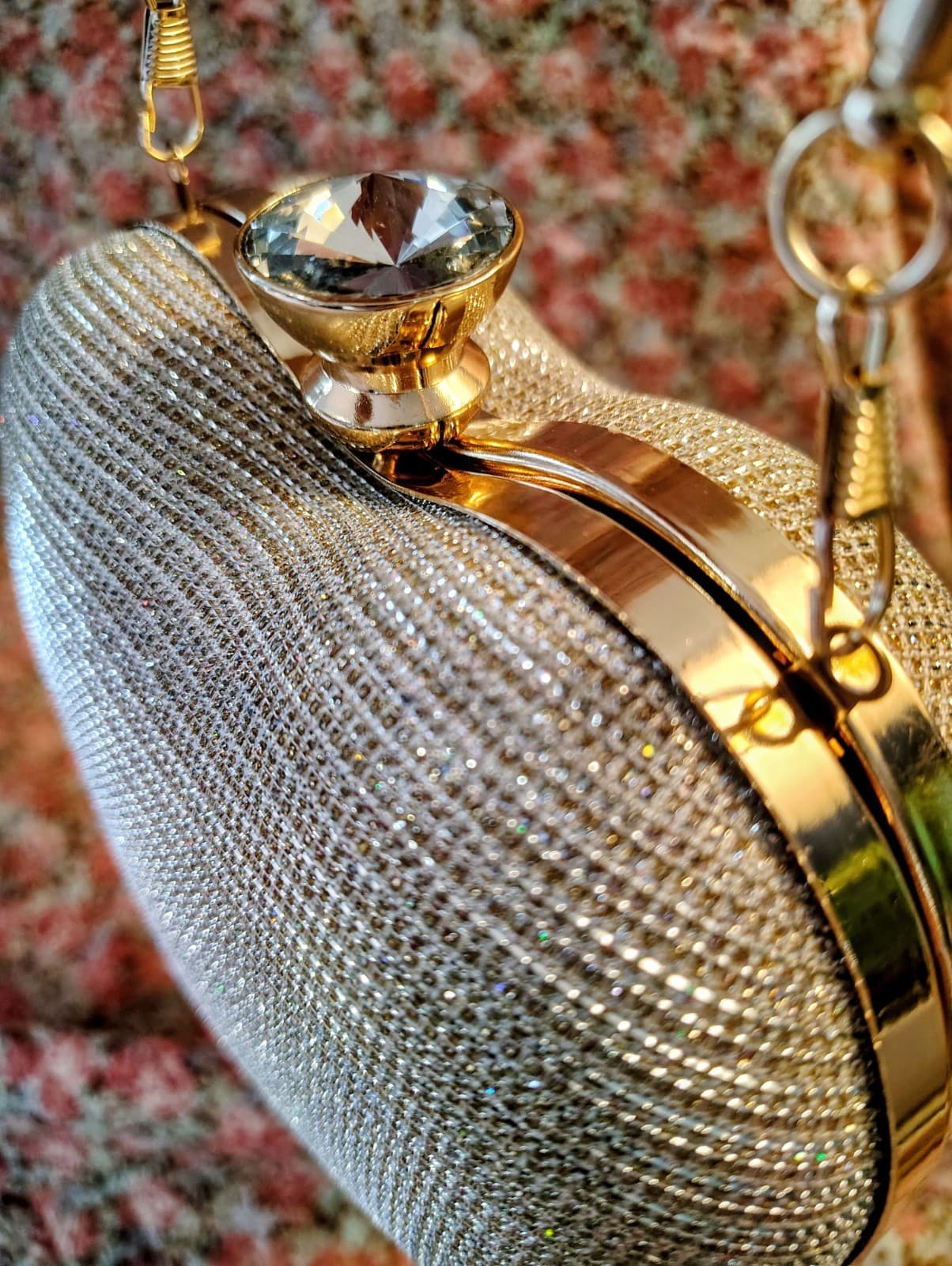 Gold Rhinestone Heart Shaped Clutch With Handle And Removable Chain Strap - Thumbnail 10