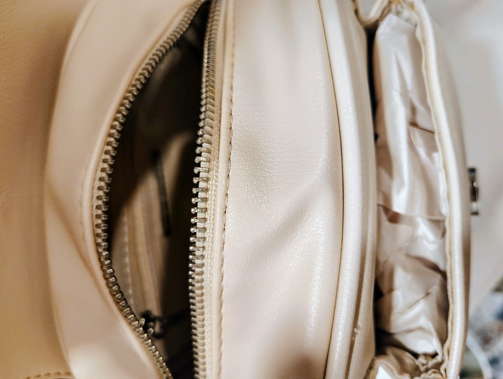 Steve Madden White Camera Crossbody Bag NWT $98 - Thumbnail 10