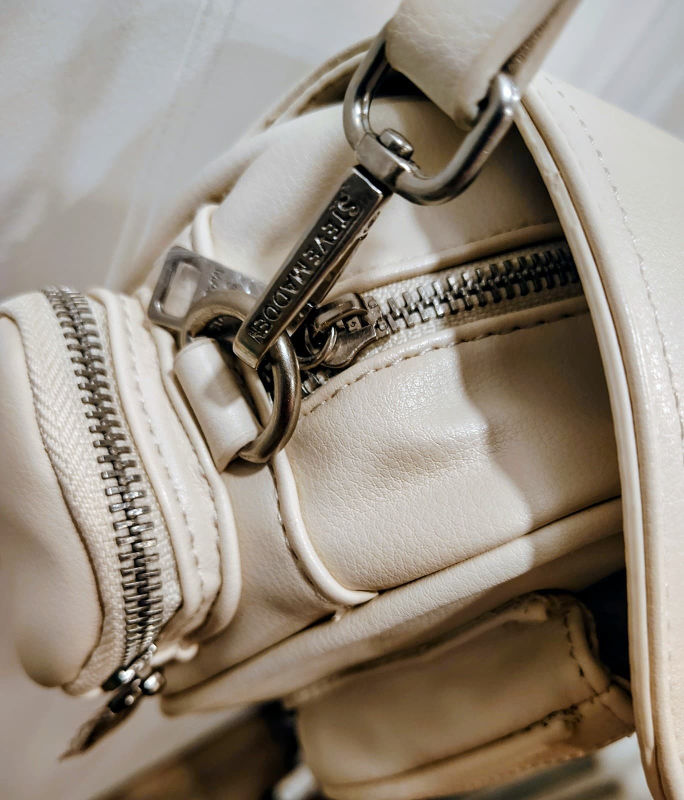 Steve Madden White Camera Crossbody Bag NWT $98 - Thumbnail 9