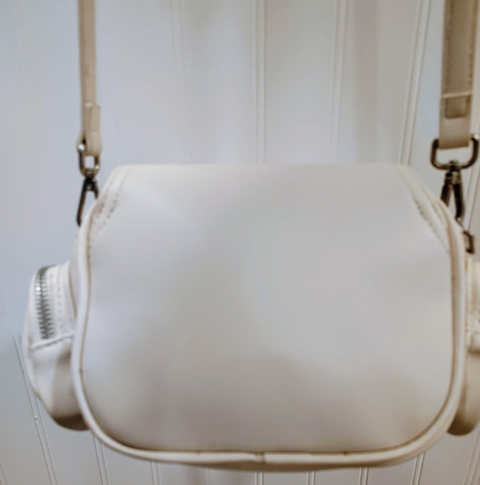 Steve Madden White Camera Crossbody Bag NWT $98 - Thumbnail 5