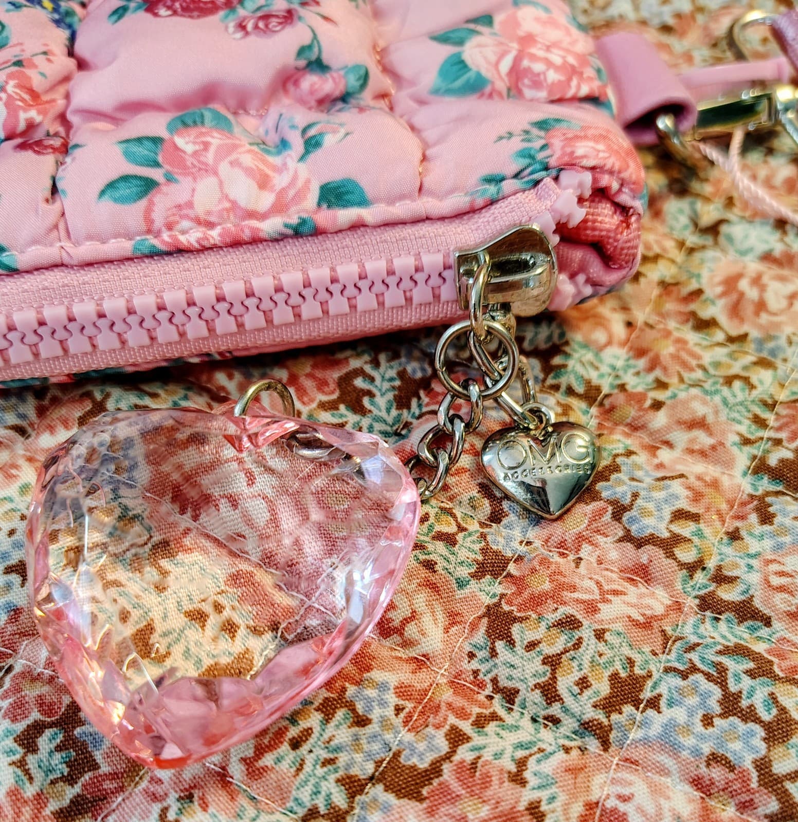 NWT Miss Gwen's OMG Accessories Floral Makeup Pouch, Strap, Heart Charm - Thumbnail 9
