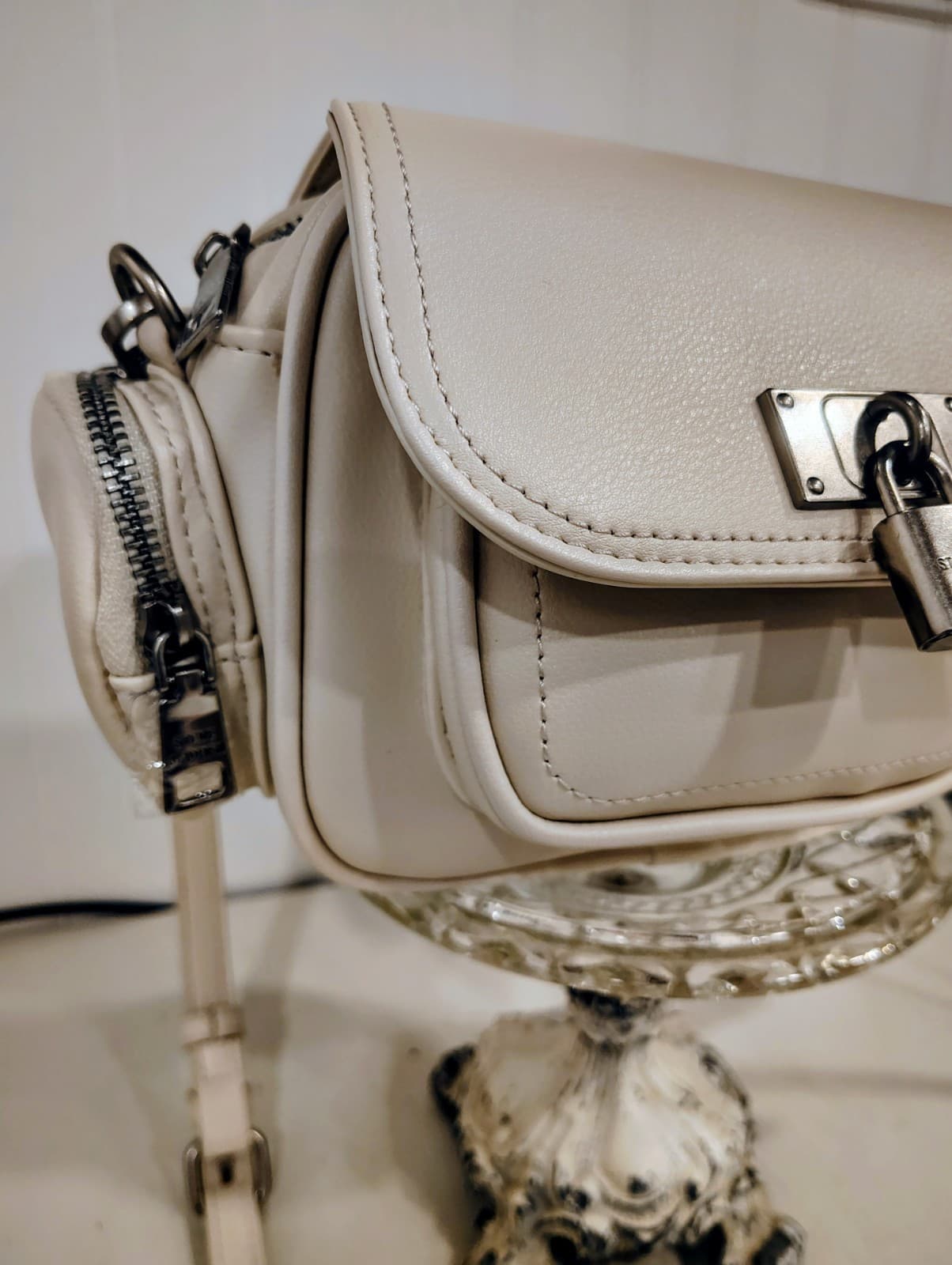 Steve Madden White Camera Crossbody Bag NWT $98 - Thumbnail 15