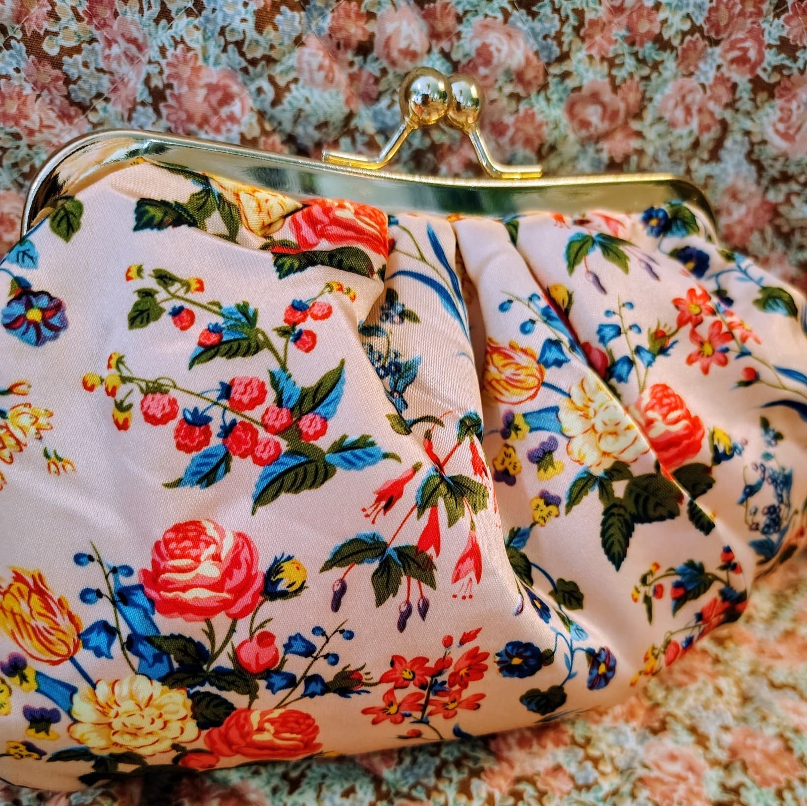 The Vintage Cosmetic Company NWOT Floral Cosmetic Clutch - Thumbnail 6