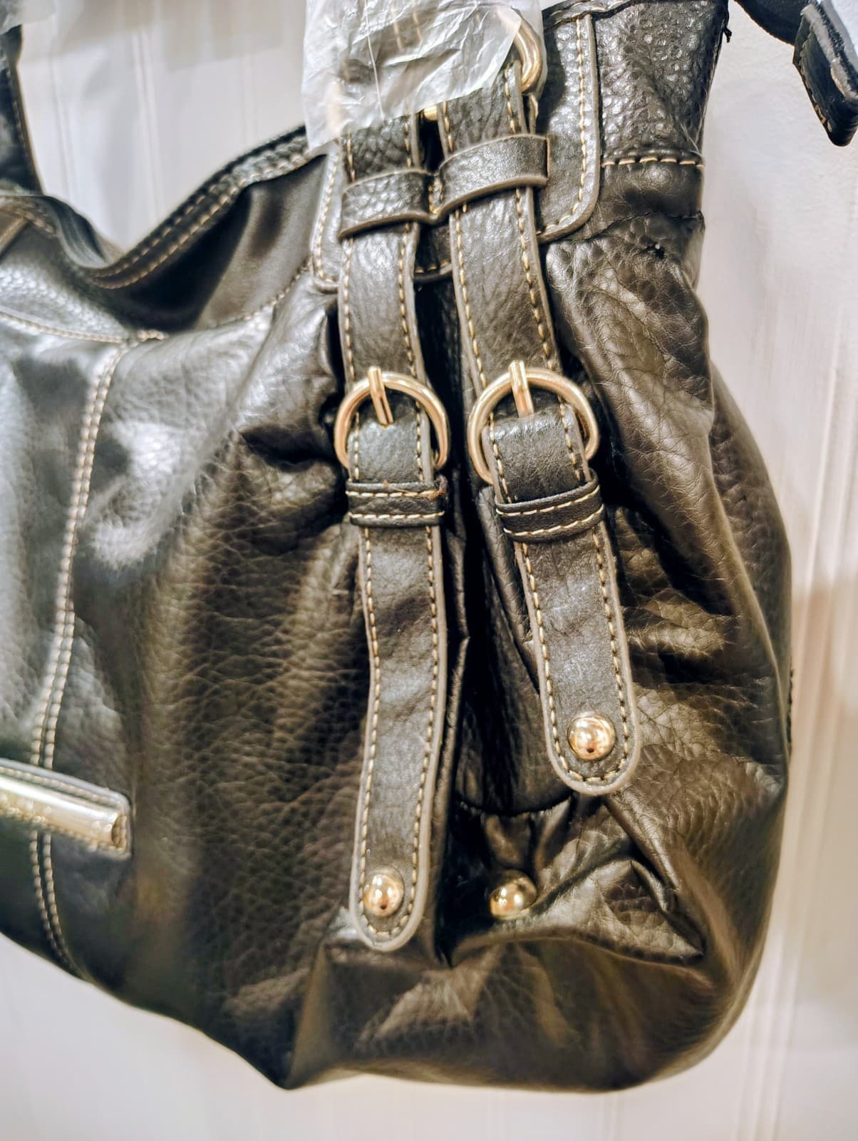 XOXO Black Faux Leather Hobo Shoulder Bag, Buckles, NWT $79 - Thumbnail 4