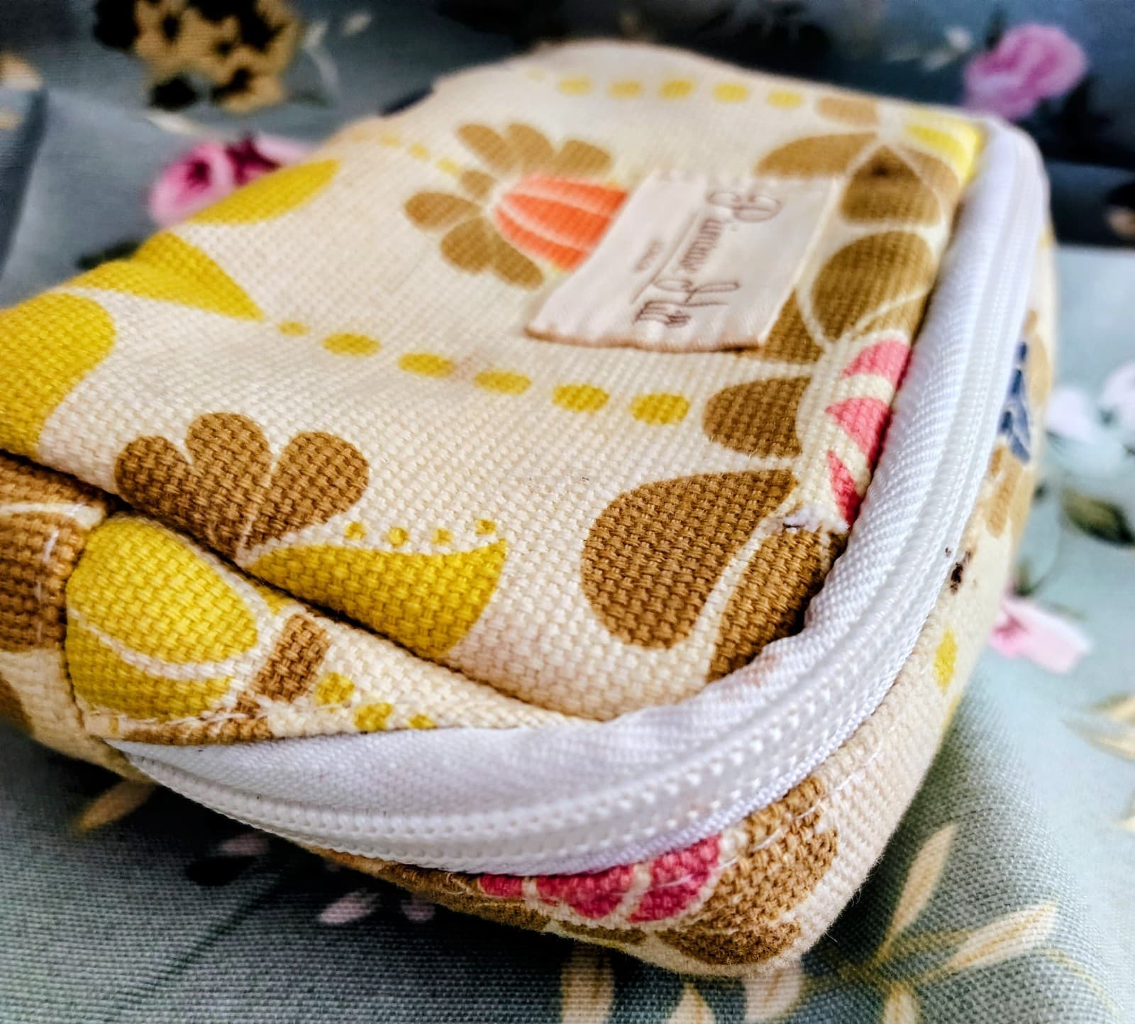 Primrose Hill London Makeup Cosmetic Case Pouch Floral Print Zip Close - Thumbnail 3