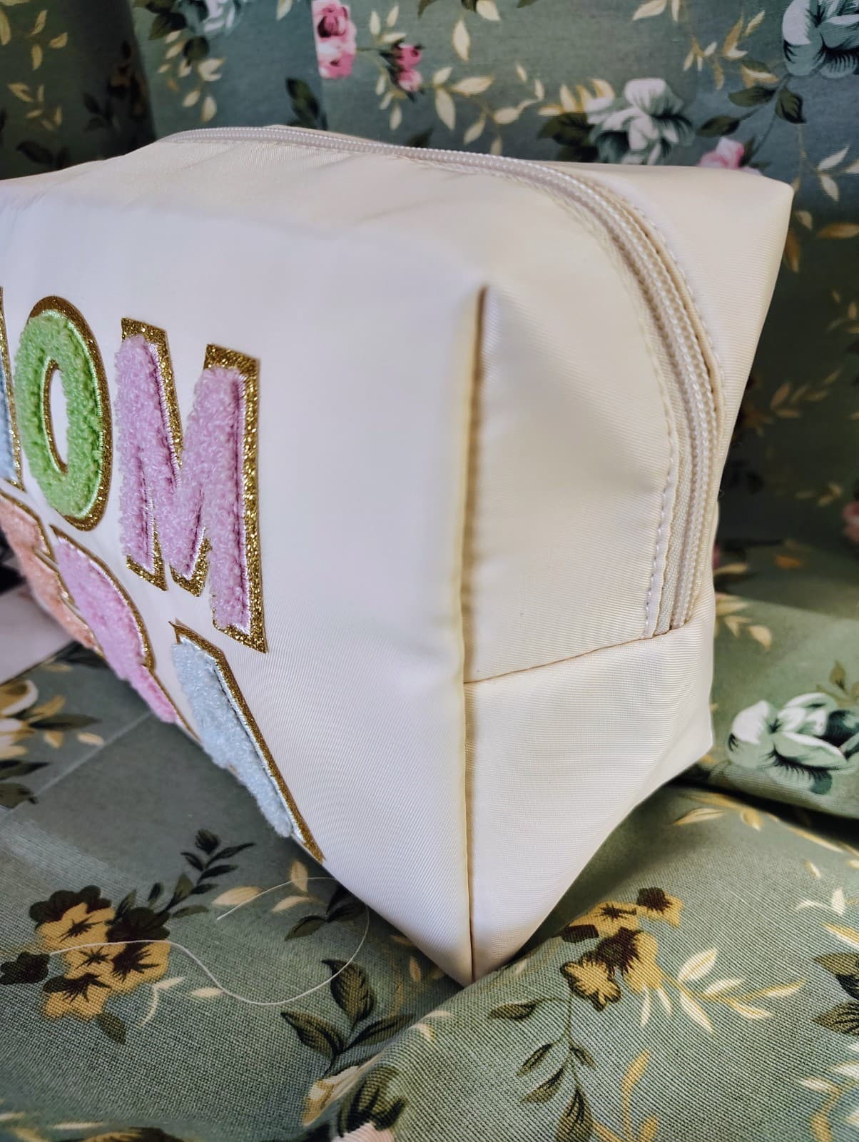 NWT Large Makeup Pouch Mom Era - Thumbnail 4