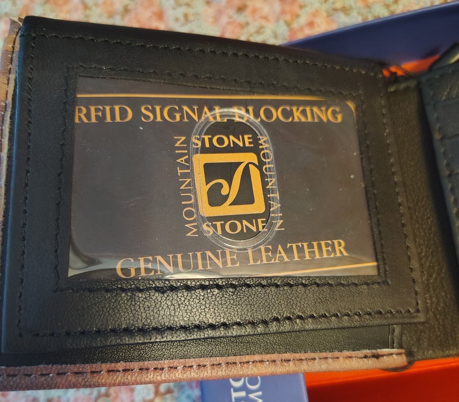 NWT Stone Mountain Men's Full Grain Leather Wallet USA Flag, MSRP $35 - Thumbnail 4