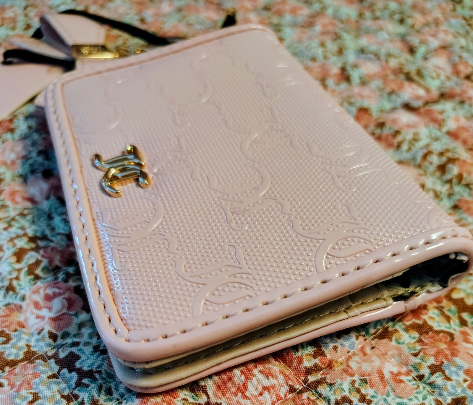 NWT juicy couture Exclusive wallet Wristlet With Charm Strap MSRP $35 - Thumbnail 2