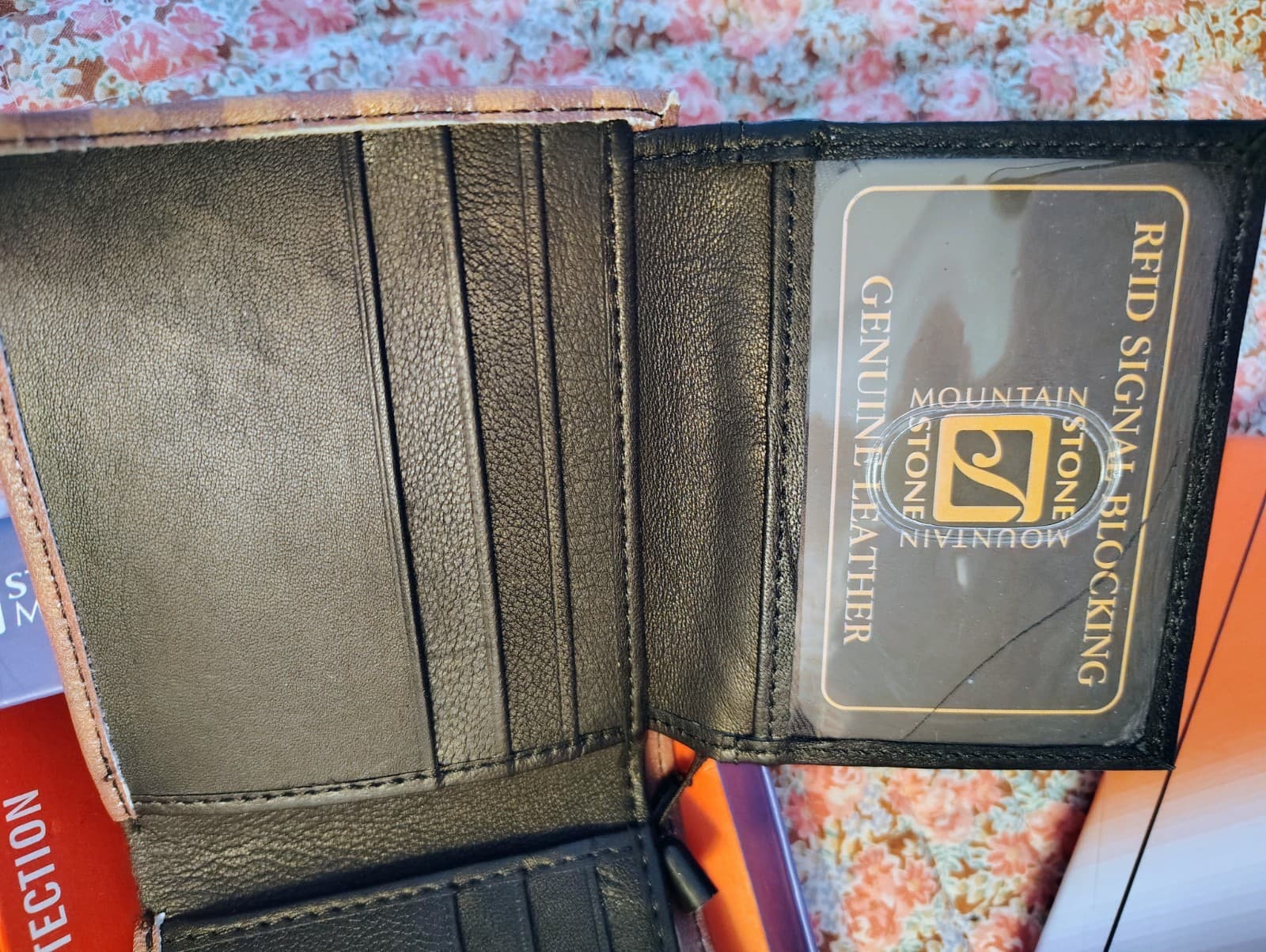 NWT Stone Mountain Men's Full Grain Leather Wallet USA Flag, MSRP $35 - Thumbnail 5