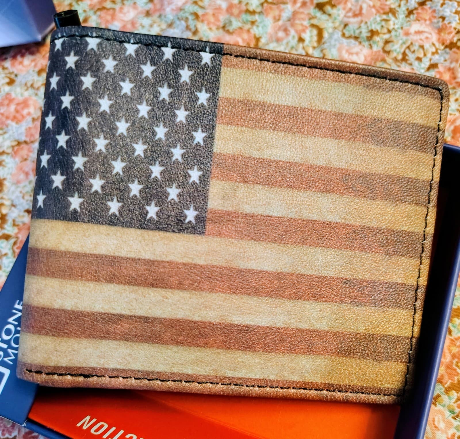 NWT Stone Mountain Men's Full Grain Leather Wallet USA Flag, MSRP $35 - Thumbnail 7