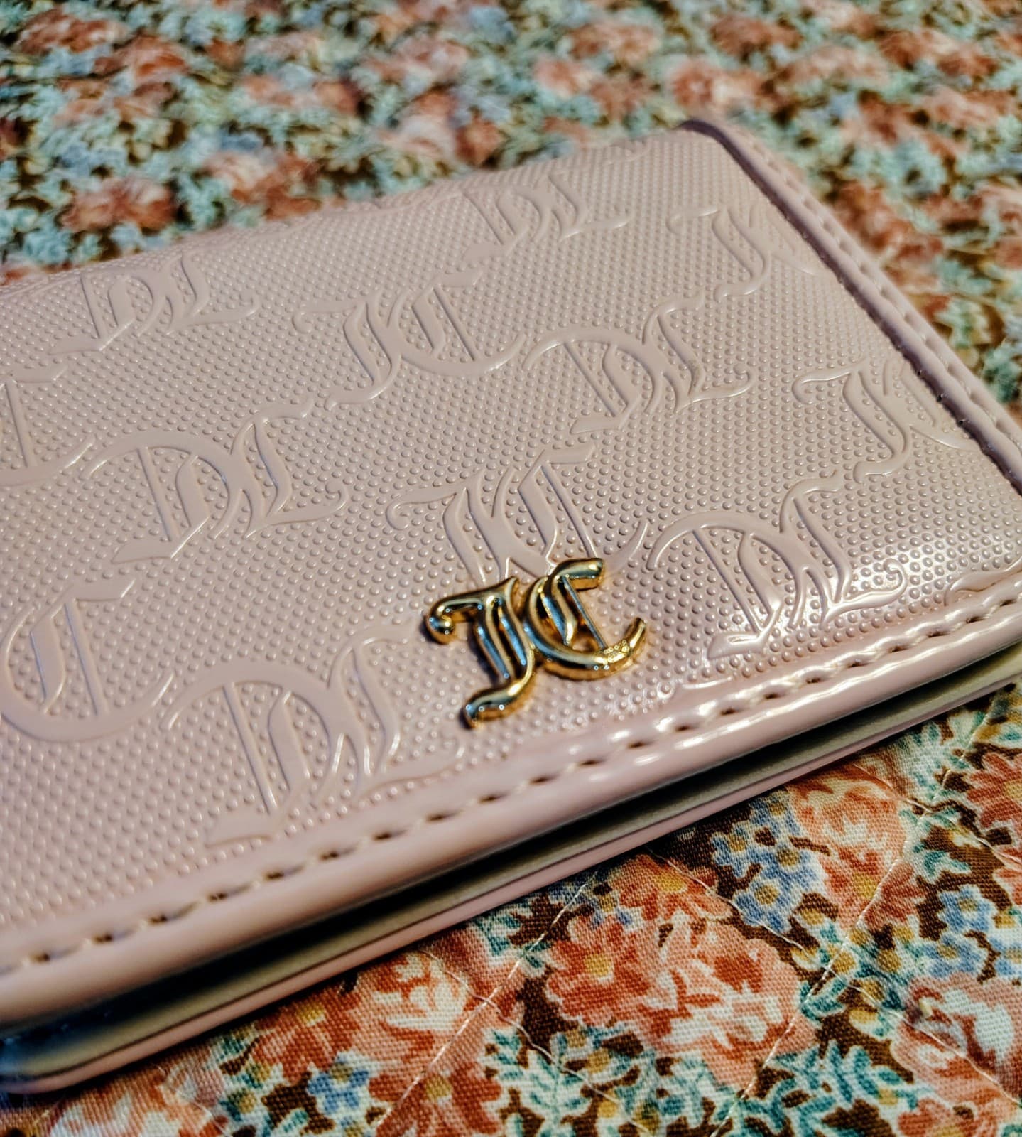 NWT juicy couture Exclusive wallet Wristlet With Charm Strap MSRP $35 - Thumbnail 4