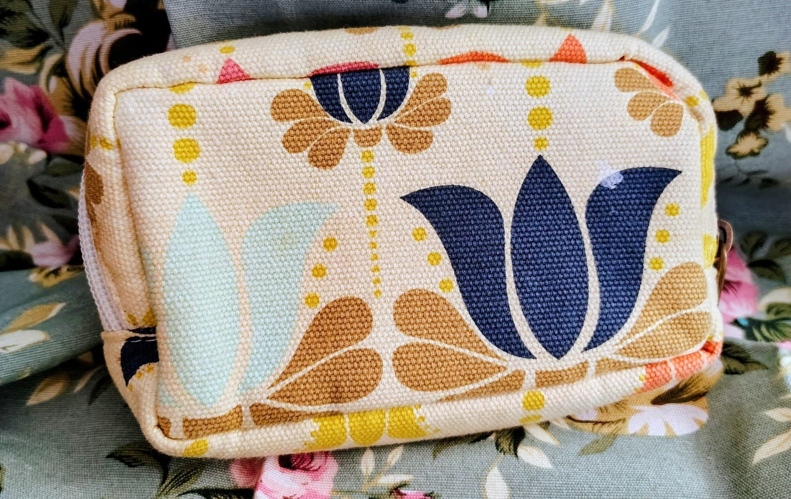Primrose Hill London Makeup Cosmetic Case Pouch Floral Print Zip Close - Thumbnail 2