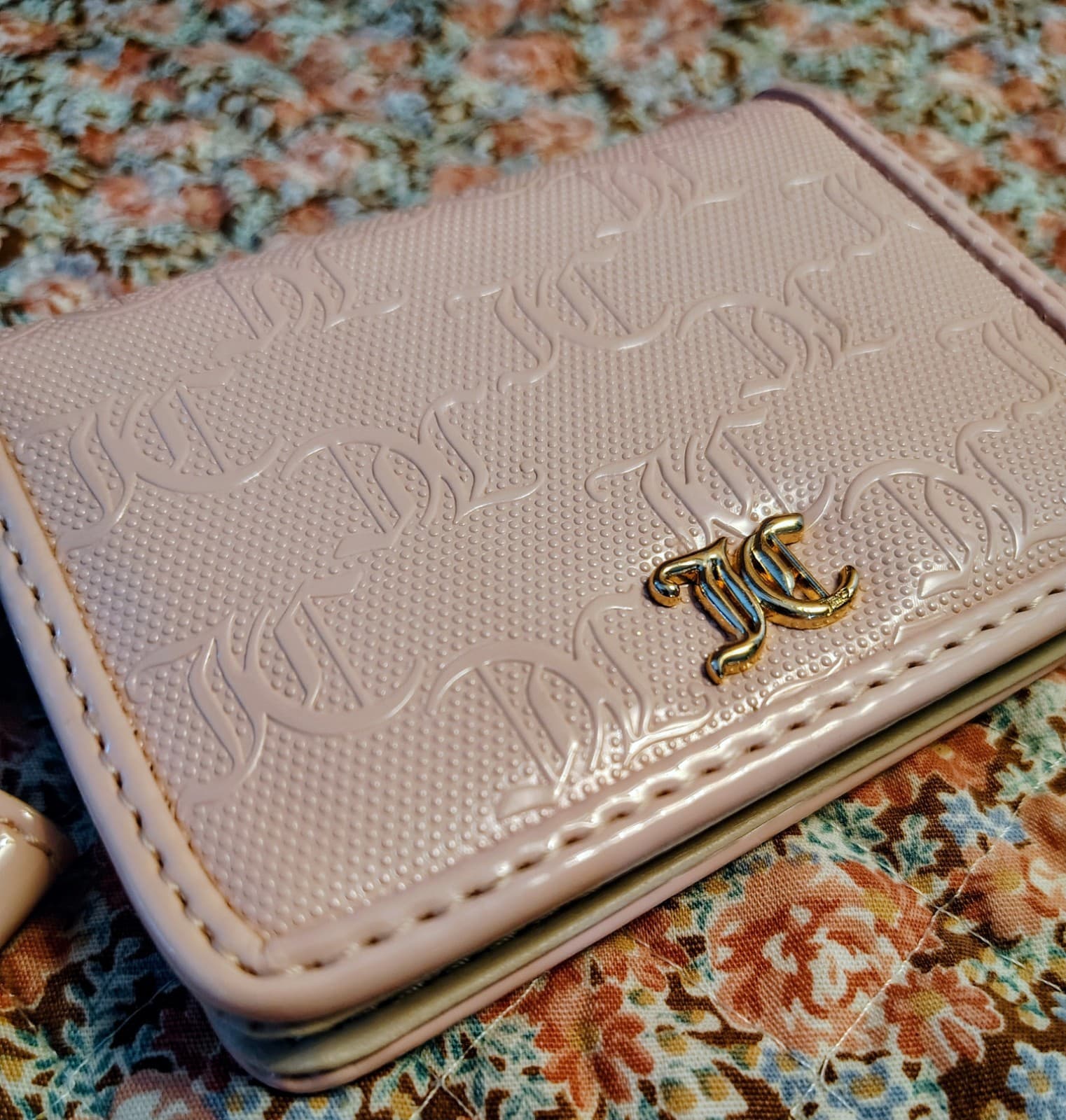 NWT juicy couture Exclusive wallet Wristlet With Charm Strap MSRP $35 - Thumbnail 6