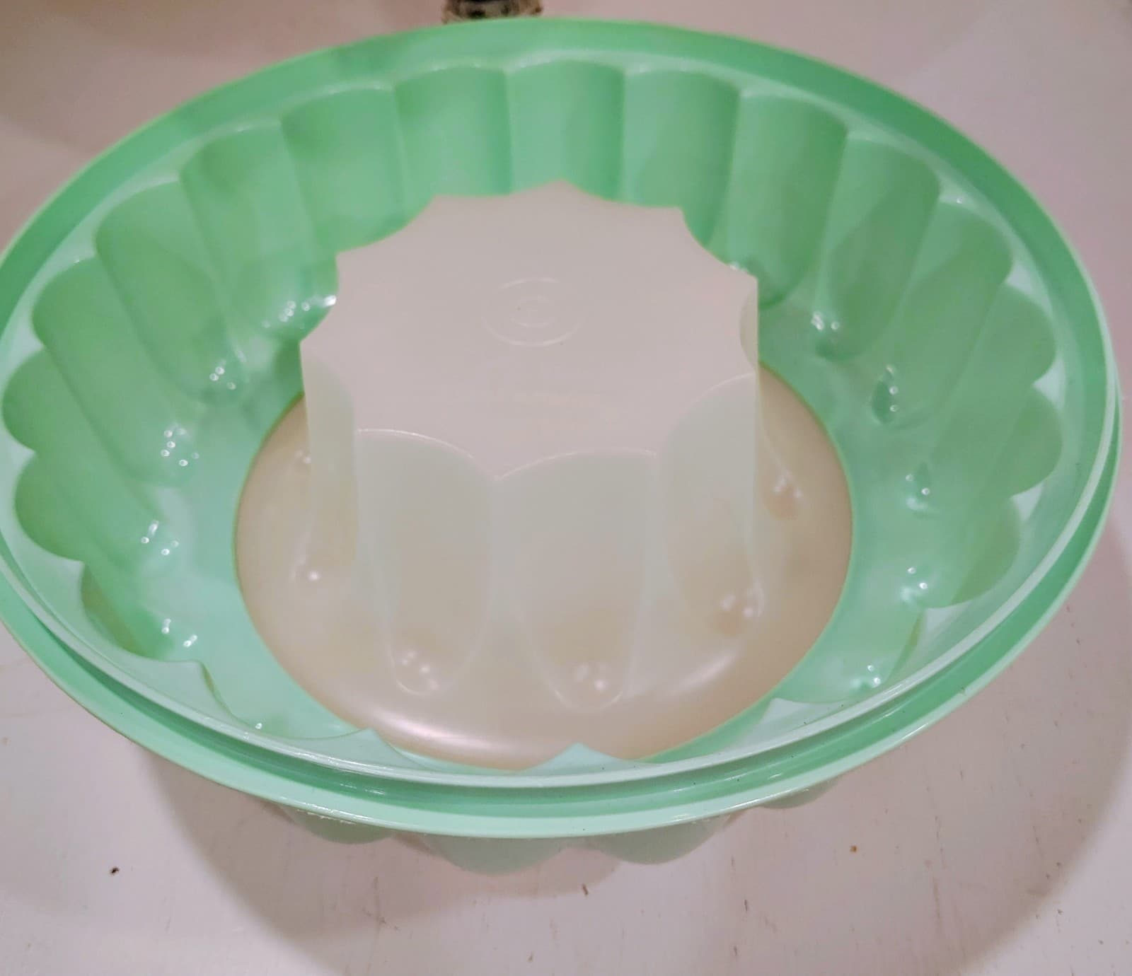 Tupperware Jel-Ring Jello Mold Vintage Mint Green - Thumbnail 6
