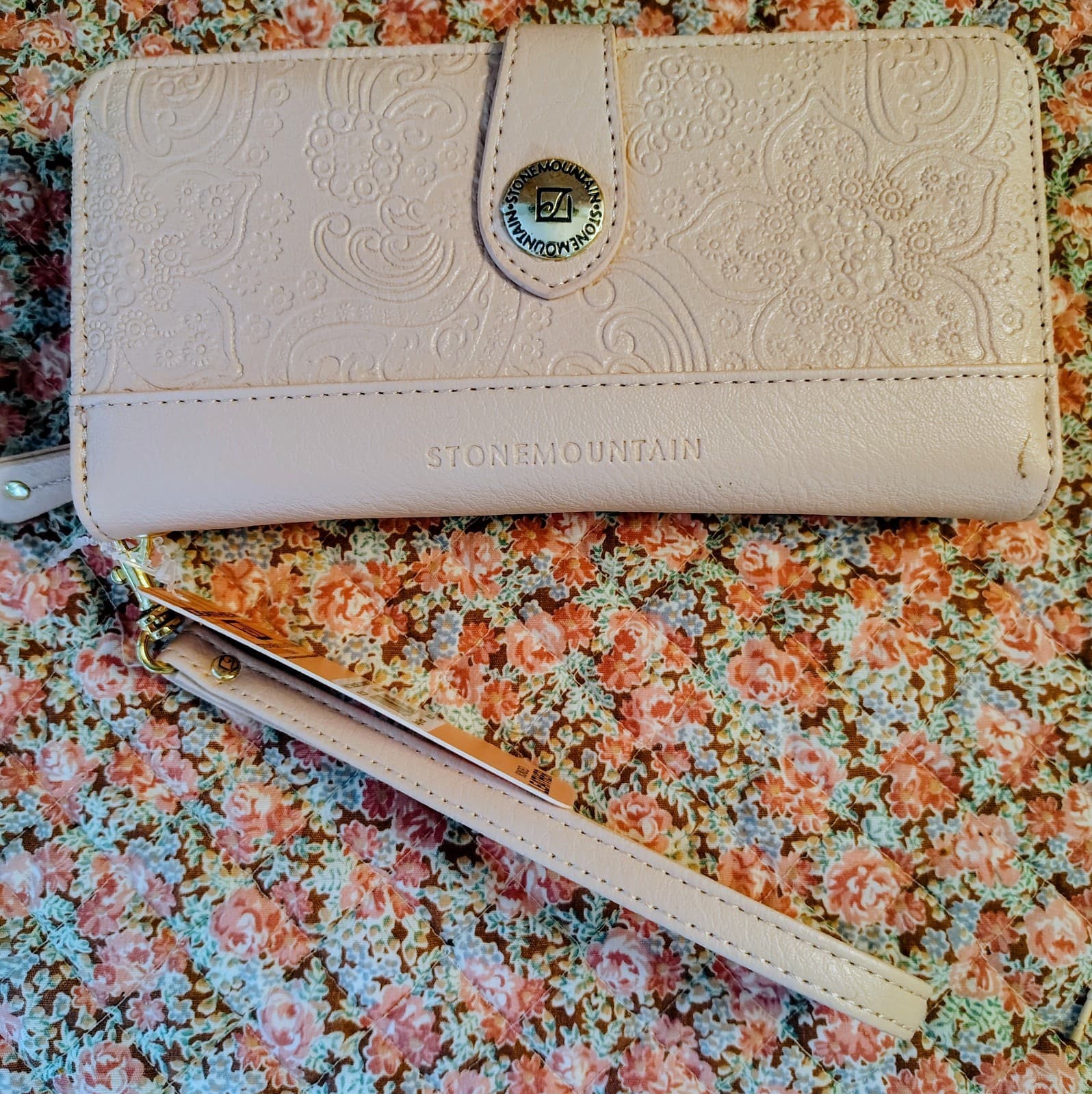 NWT Stone Mountain Blush Pink Previously Leather Wallet MSRP $88 - Thumbnail 9