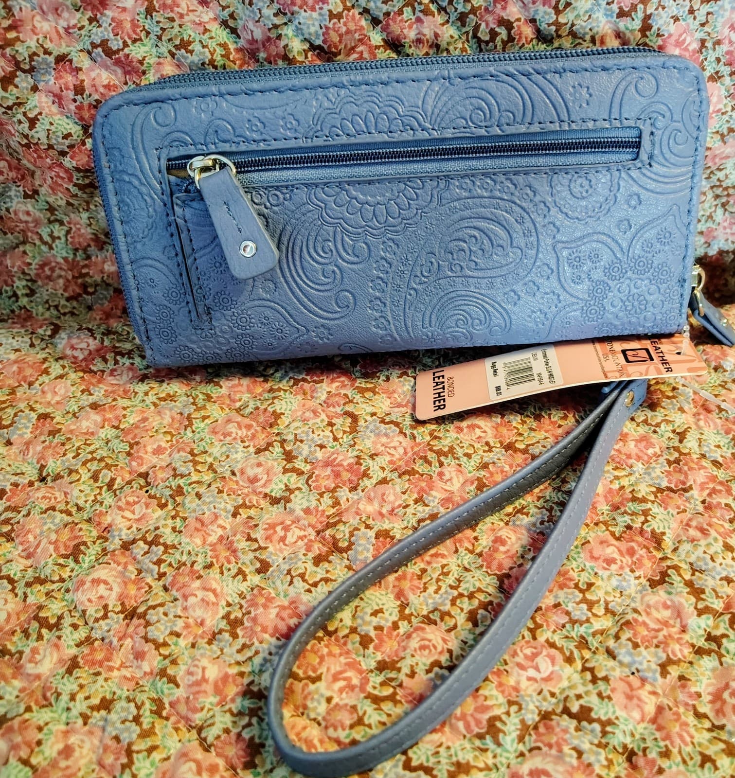 NWT Blue Stone Mountain Organizer Leather Wallet With Strap MSRP $88 - Thumbnail 5