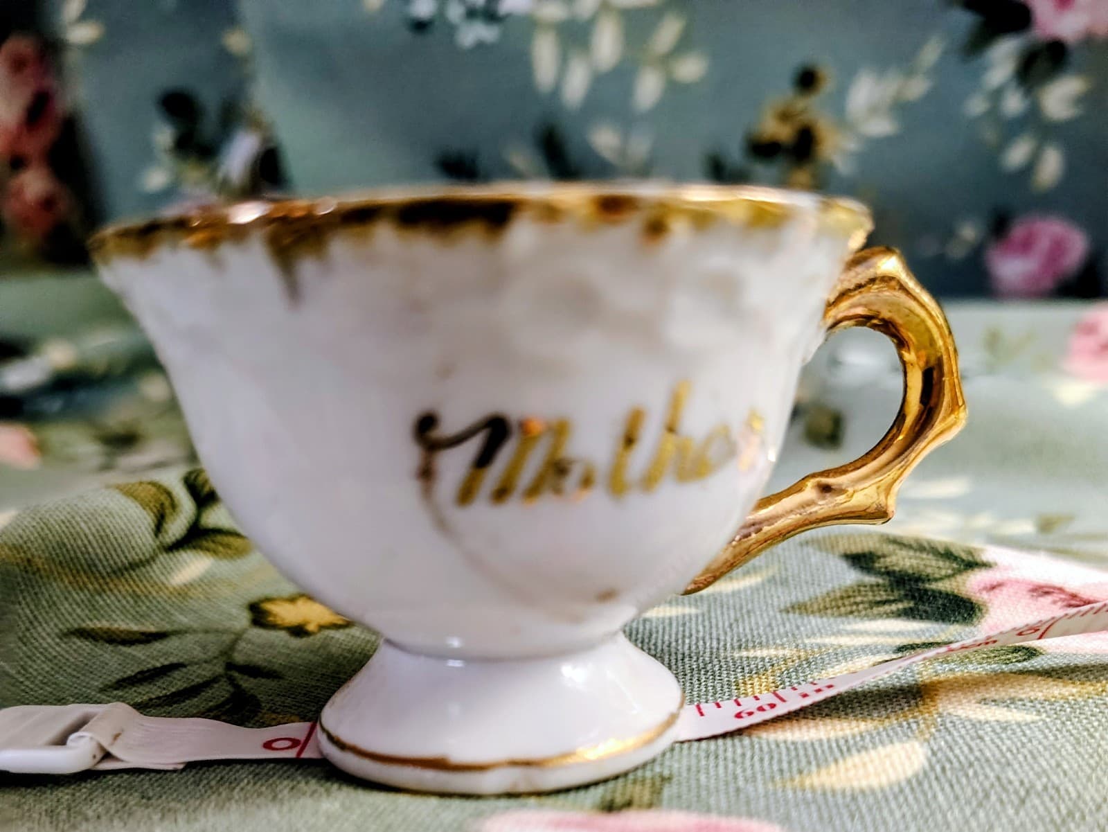 Vintage Porcelain Mini Gold Leaf Mother Teacup - Thumbnail 7