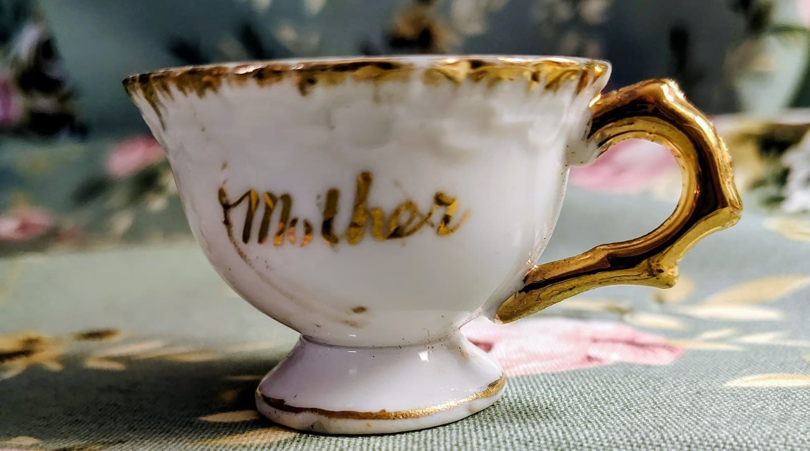 Vintage Porcelain Mini Gold Leaf Mother Teacup - Thumbnail 2