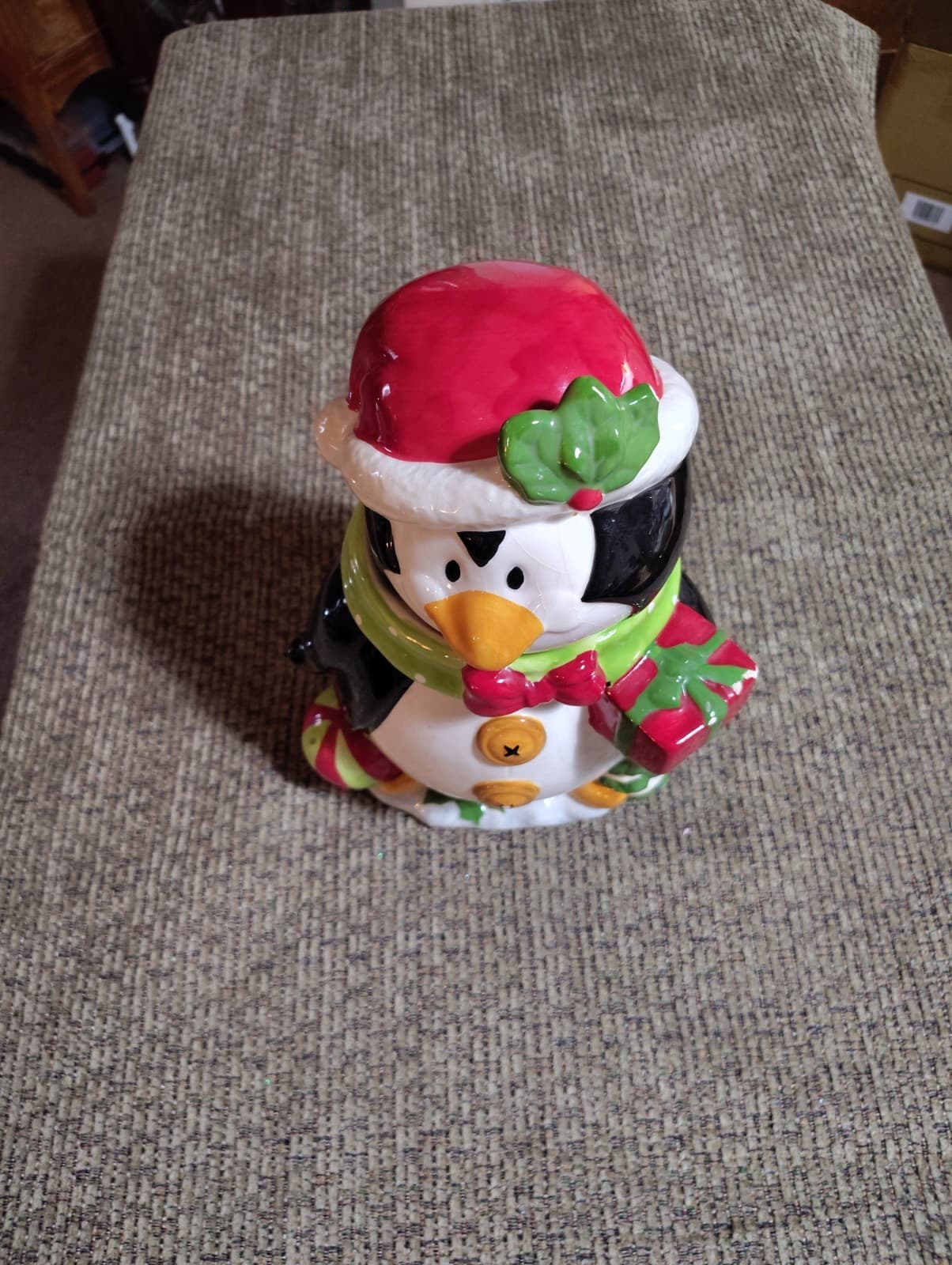 COLLECTIBLE PENGUIN COOKIE JAR - GREAT FOR WINTER MONTHS - Thumbnail 5