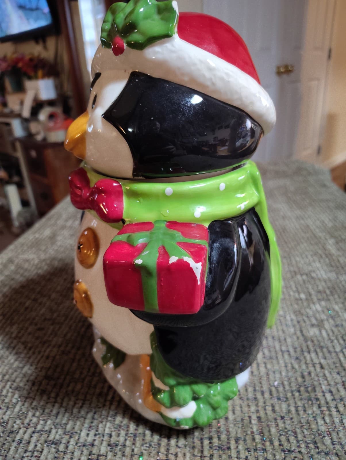 COLLECTIBLE PENGUIN COOKIE JAR - GREAT FOR WINTER MONTHS - Thumbnail 2