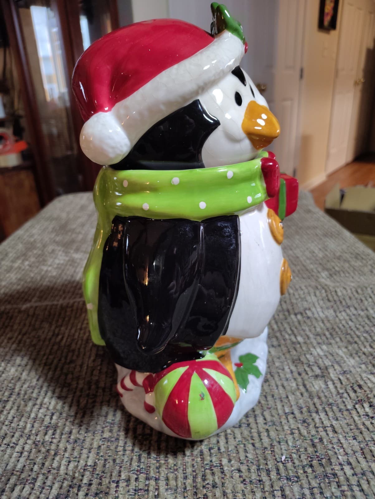 COLLECTIBLE PENGUIN COOKIE JAR - GREAT FOR WINTER MONTHS - Thumbnail 3