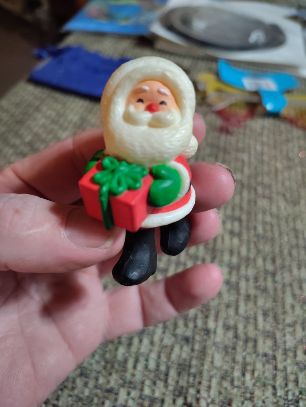 1980 Santa With Gift, Hallmark Merry Miniature. - Thumbnail 5