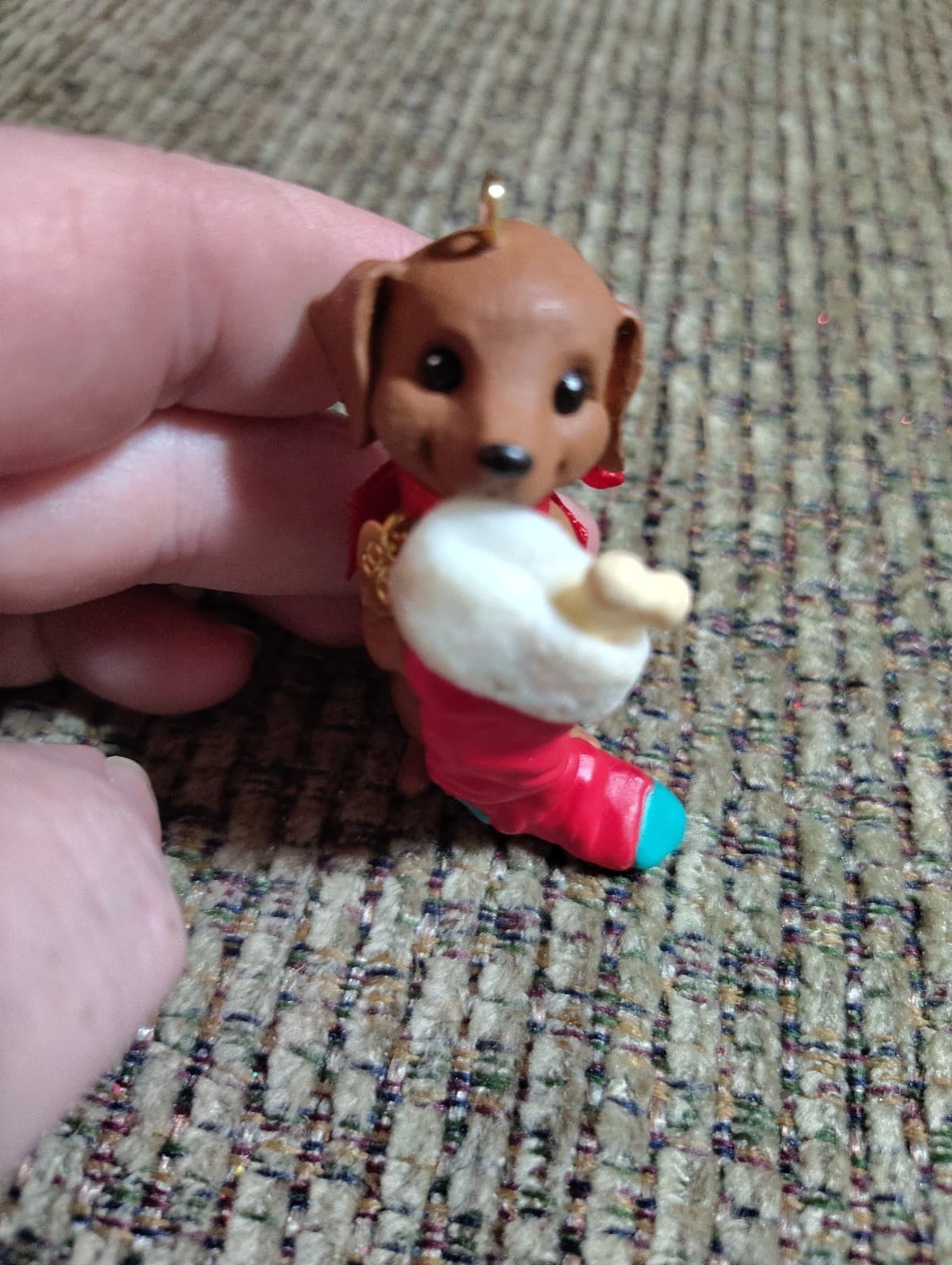 1996 Puppy Love Hallmark Ornament #6 Dachshund with Stocking Signed - Thumbnail 5