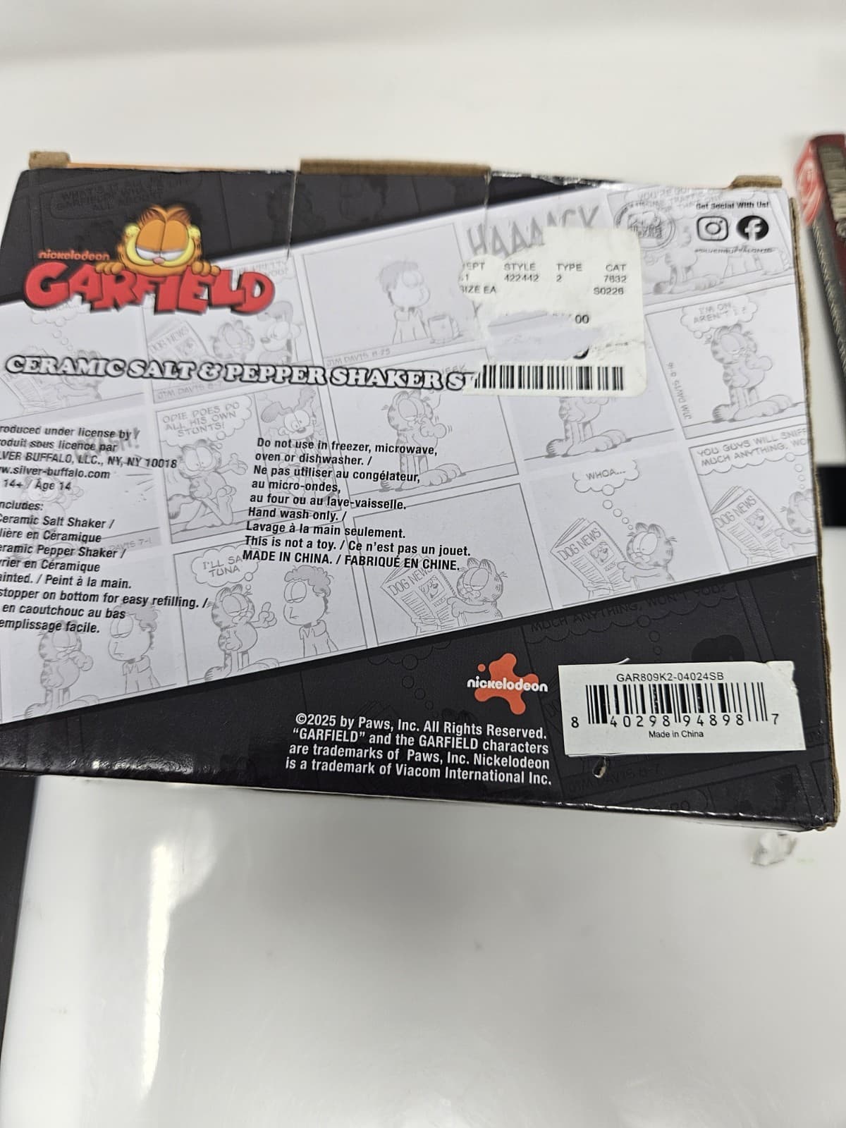 Garfield and Odie Ceramic Salt and Pepper Shakers Set In Box - Thumbnail 4