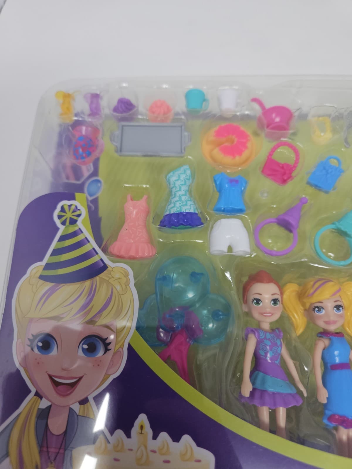 Polly Pocket Birthday Party Pack - Over 30 Birthday-Themed Fashions and Acc. - Thumbnail 4