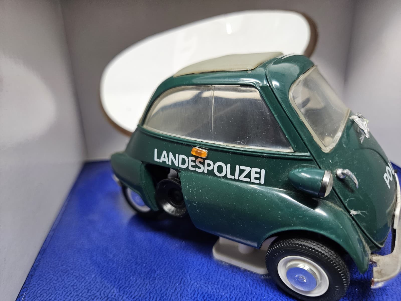 REVELL METAL DIECAST BMW JSETTA 250 GREEN 1:18 SCALE 08941 - Thumbnail 3