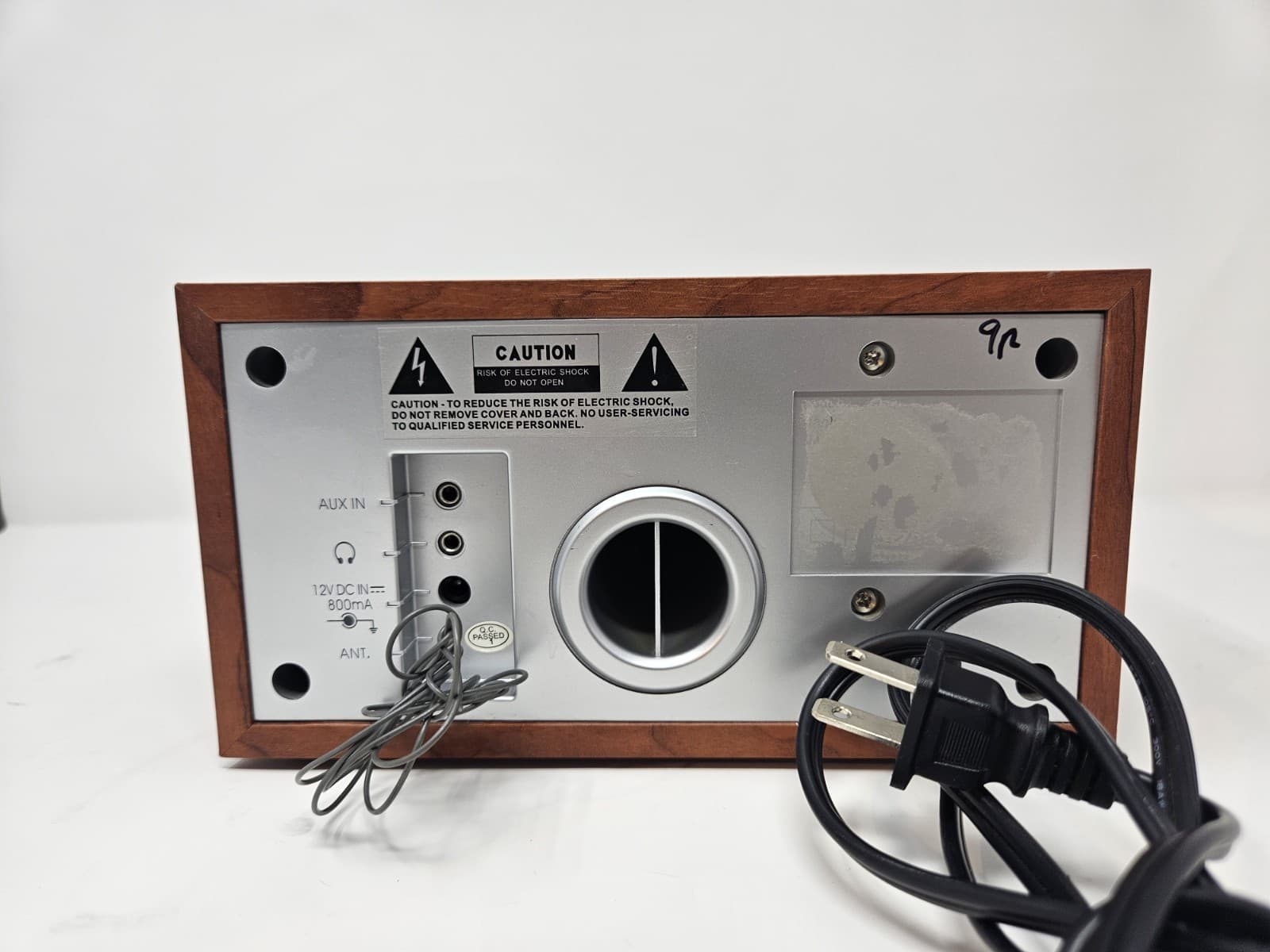 Richard Solo FM/AM or AUX Radio Dual Speakers And Clock - Thumbnail 4