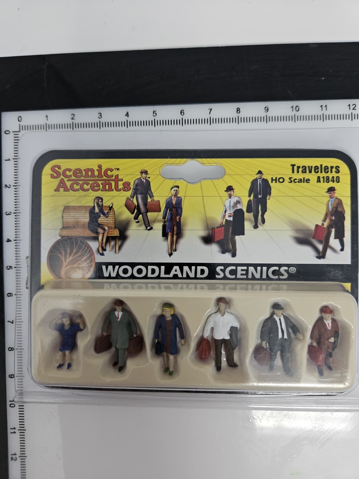 2 Woodland Scenics HO scale Scenic Accents figures people A1837 General Public - Thumbnail 3